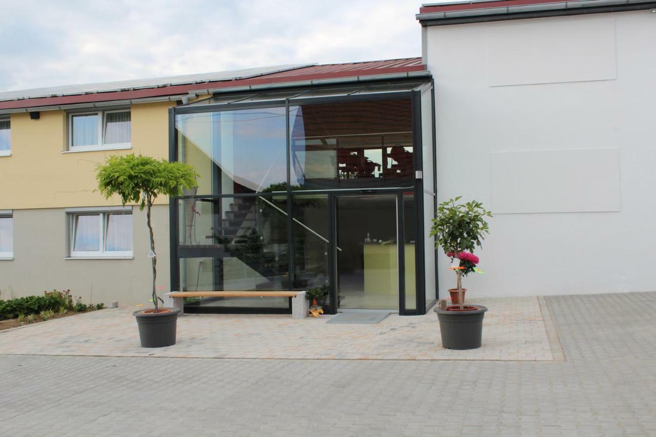 Helmers Gaestehaus Gempfing Экстерьер фото